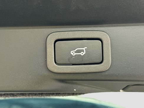 Used 2019 Land Rover Range Rover Sport HST image 13