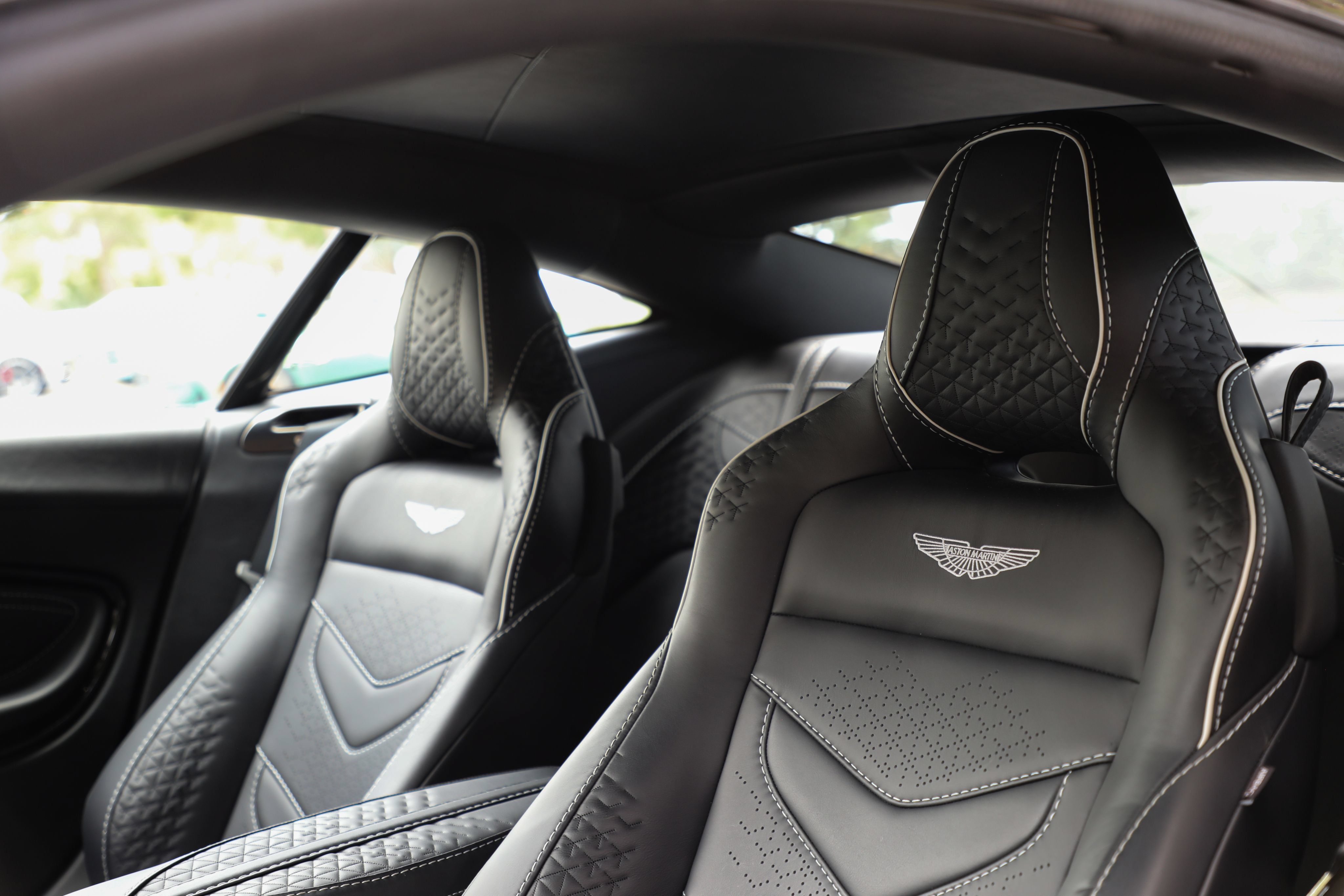 Used 2023 Aston Martin DBS Coupe RWD image 39