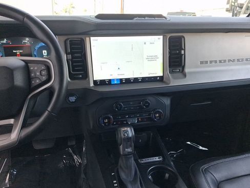 Used 2025 Ford Bronco Outer Banks image 18