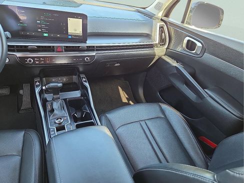 Used 2024 Kia Sorento S image 13