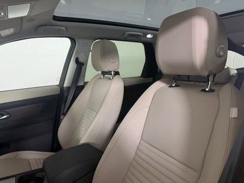 New 2025 Land Rover Discovery Sport S image 31