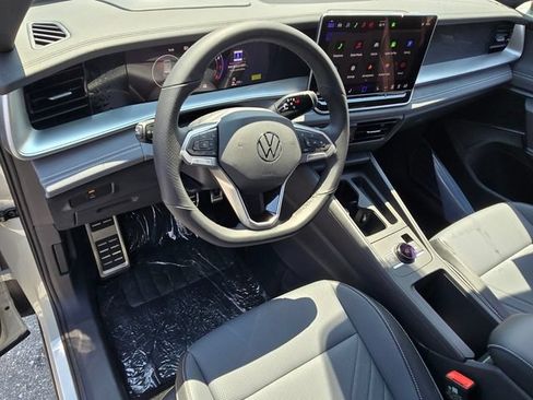 New 2026 Volkswagen Tiguan SE R-Line FWD image 10