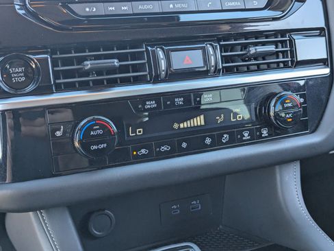 Used 2025 Nissan Pathfinder SV image 24