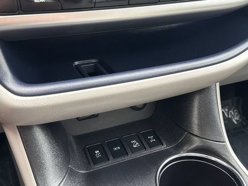 Used 2015 Toyota Highlander Limited AWD/4WD image 25