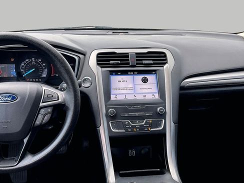 Used 2019 Ford Fusion SE FWD image 7