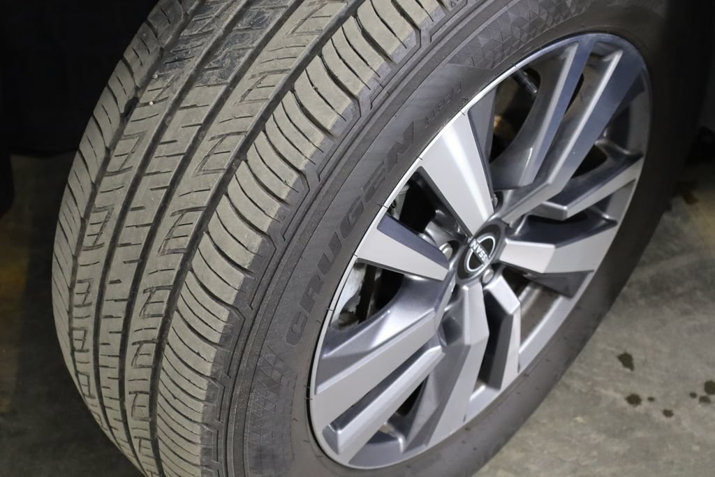Used 2024 Nissan Pathfinder SL w/ Black Appearance Package FWD image 37