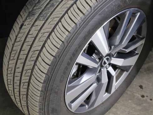 Used 2024 Nissan Pathfinder SL w/ Black Appearance Package FWD image 37