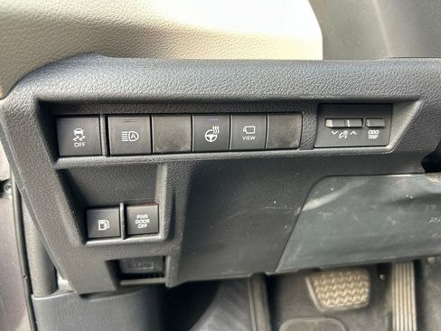 Used 2021 Toyota Sienna Platinum FWD image 19