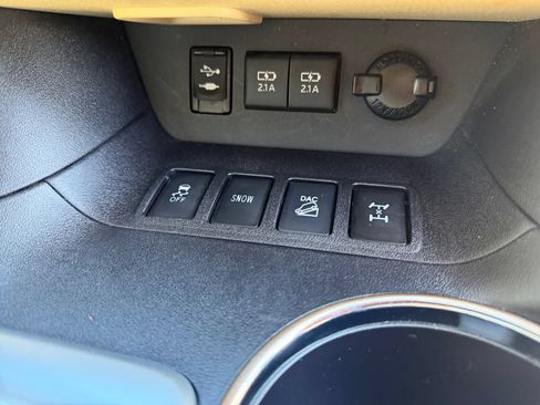 Used 2018 Toyota Highlander XLE AWD/4WD image 19