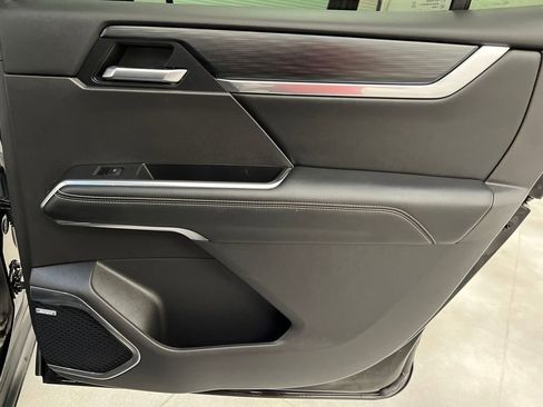 Used 2025 GMC Acadia Elevation image 23