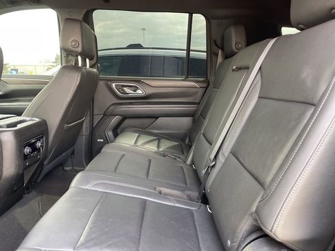 Used 2021 Chevrolet Suburban LT image 8