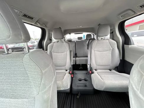 Used 2021 Toyota Sienna LE AWD/4WD image 38