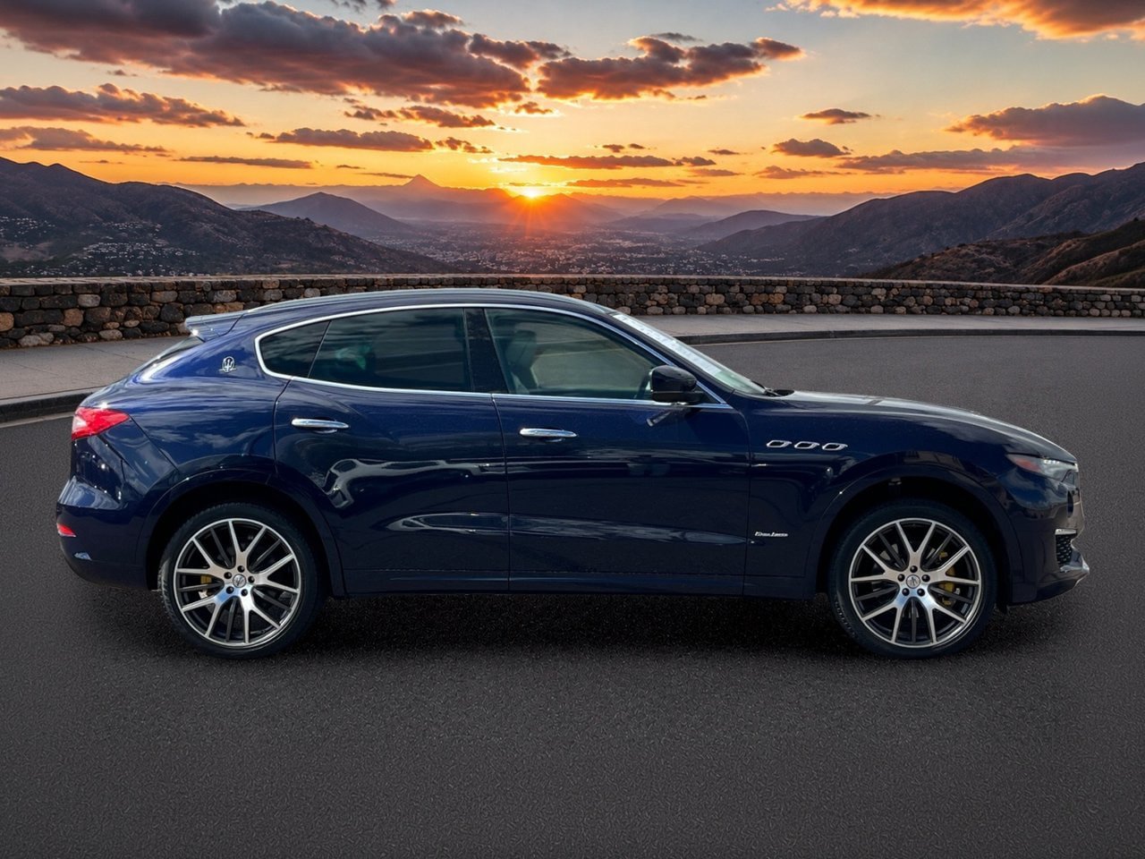 Used 2019 Maserati Levante GranLusso AWD/4WD image 6
