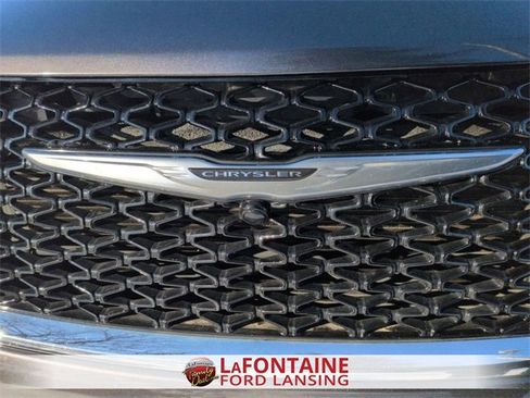 Used 2023 Chrysler Pacifica Touring-L image 17