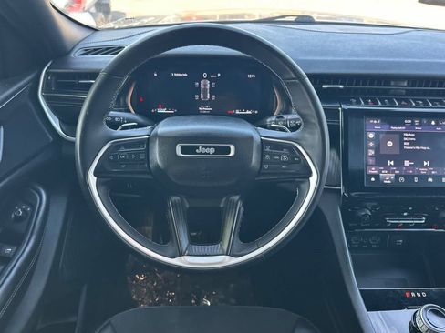 Used 2024 Jeep Grand Cherokee Altitude RWD image 16