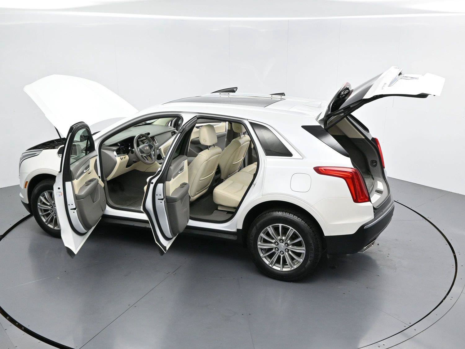 Used 2017 Cadillac XT5 Luxury w/ Driver Awareness Package FWD image 47
