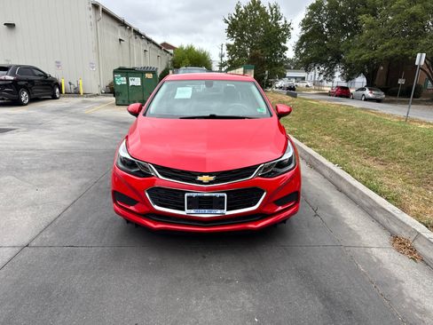 Used 2017 Chevrolet Cruze LT w/ Convenience Package image 5