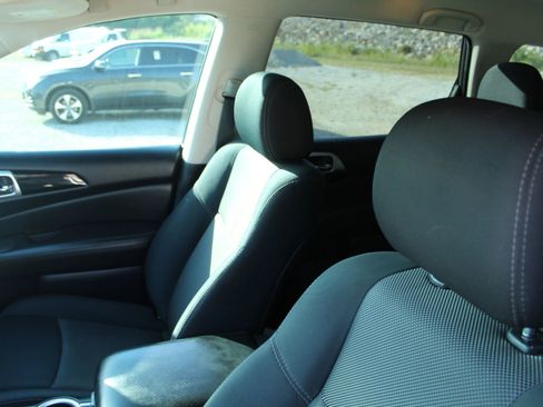 Used 2018 Nissan Pathfinder S image 12