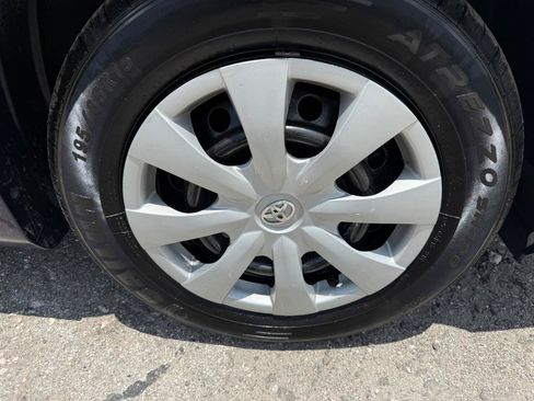 Used 2013 Toyota Corolla L FWD image 18