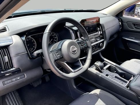 Used 2025 Nissan Pathfinder SV FWD image 16