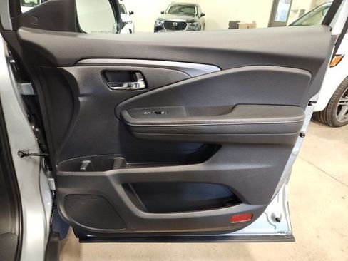 Certified 2025 Honda Ridgeline RTL image 34