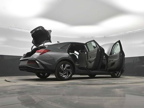 Certified 2025 Hyundai Elantra Sport image 44