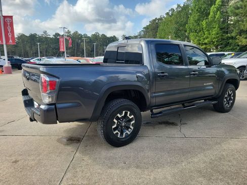 Used 2023 Toyota Tacoma TRD Off-Road w/ Technology Package AWD/4WD image 9