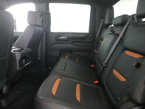 Used 2024 GMC Sierra 2500 AT4 image 27