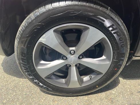 Used 2020 Jeep Cherokee Limited AWD/4WD image 8
