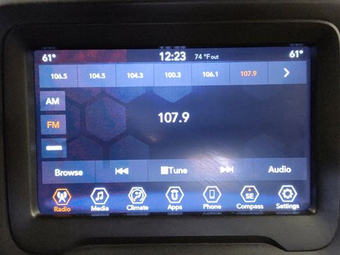 Used 2020 Jeep Renegade Latitude w/ Popular Equipment Group FWD image 25
