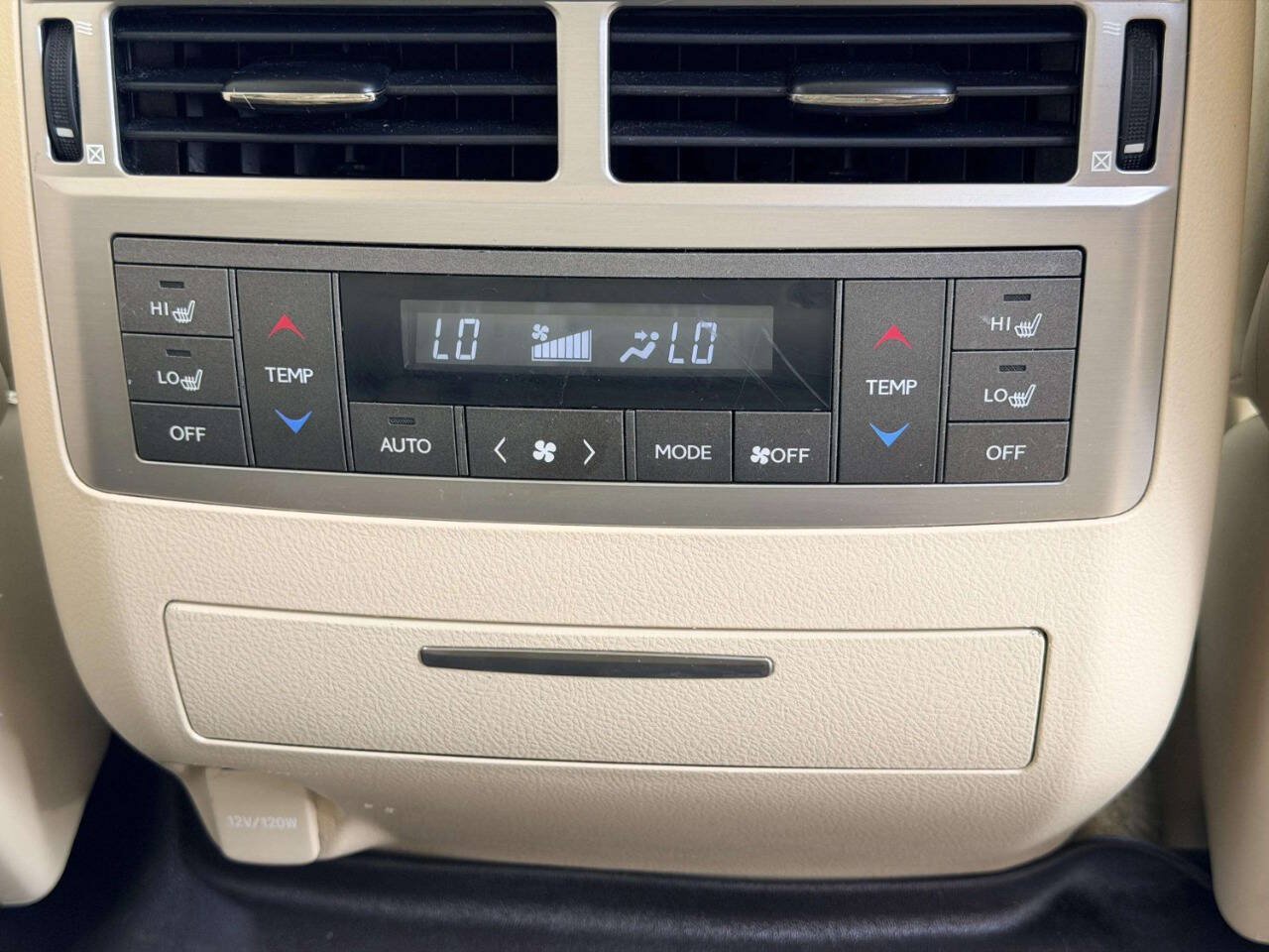 Used 2013 Lexus LX 570 4WD w/ Luxury Pkg image 38