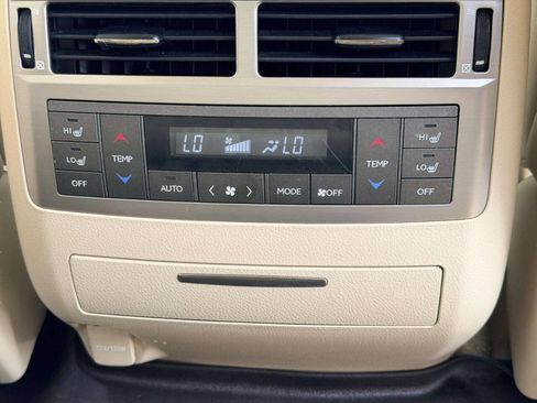 Used 2013 Lexus LX 570 4WD w/ Luxury Pkg image 38