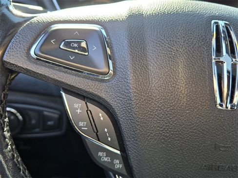 Used 2019 Lincoln MKC Reserve image 24