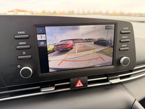 Used 2025 Hyundai Elantra SE FWD image 19
