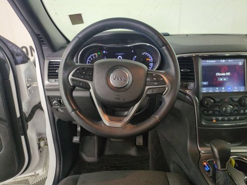 Used 2018 Jeep Grand Cherokee Laredo AWD/4WD image 13