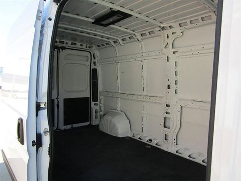 Used 2025 RAM ProMaster 2500 w/ Convenience Group image 16