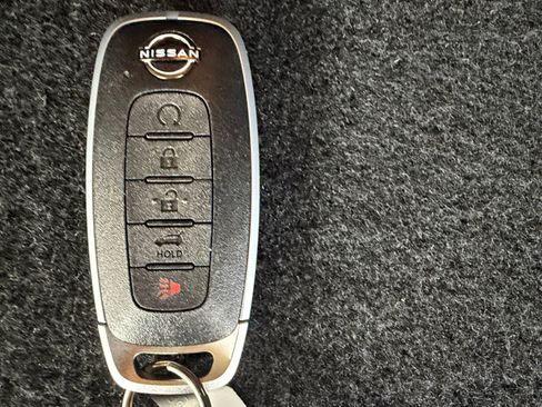 Used 2025 Nissan Pathfinder SL AWD/4WD image 32