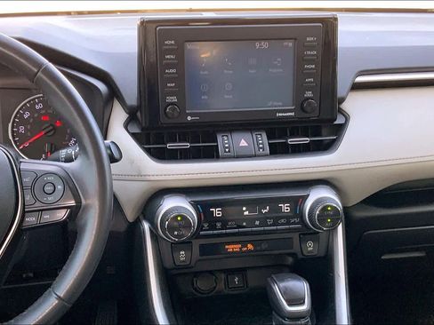 Used 2021 Toyota RAV4 XLE Premium image 7