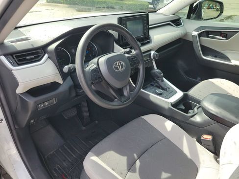 Used 2021 Toyota RAV4 XLE AWD/4WD image 15