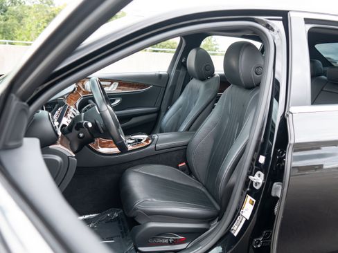 Used 2019 Mercedes-Benz E 300 4MATIC w/ Premium 1 Package image 14