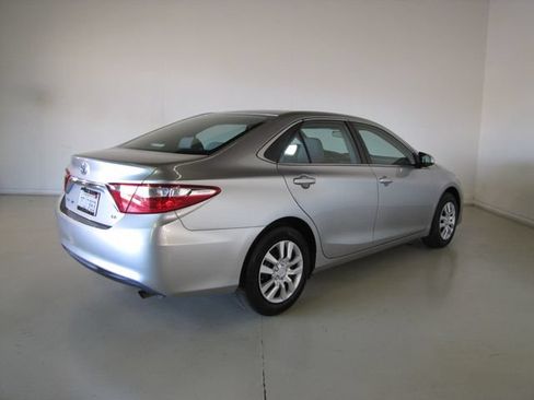 Used 2016 Toyota Camry LE FWD image 23