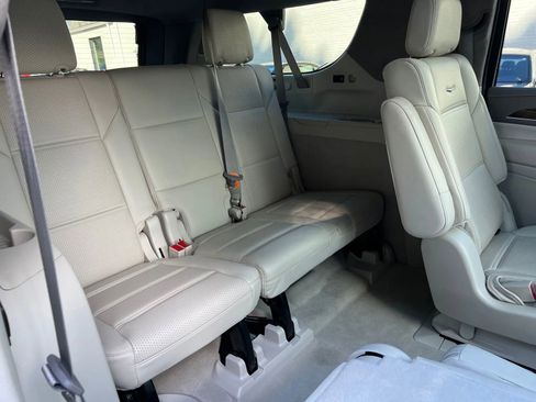 Used 2023 Cadillac Escalade ESV Premium Luxury Platinum image 11