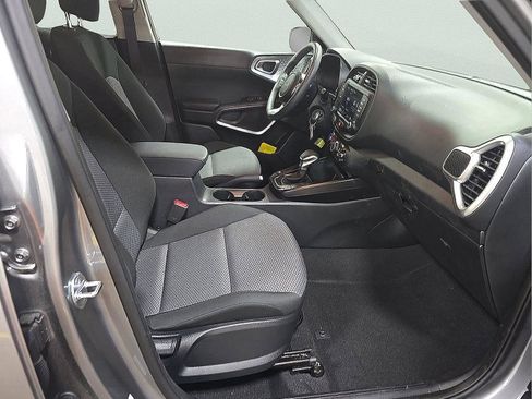 Used 2025 Kia Soul LX w/ LX Technology Package FWD image 10