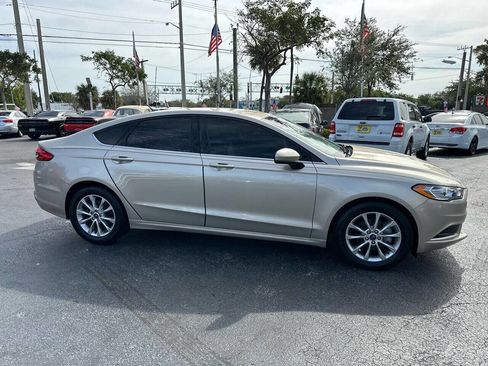 Used 2017 Ford Fusion SE image 8