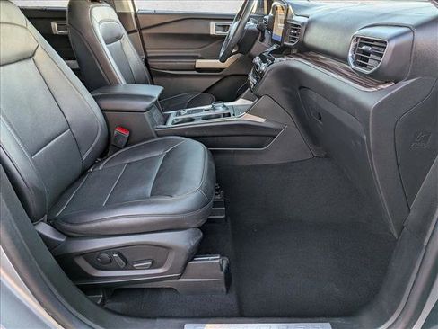Used 2023 Ford Explorer Limited image 21