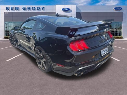Used 2021 Ford Mustang Shelby GT500 w/ Carbon Fiber Track Pack RWD image 3