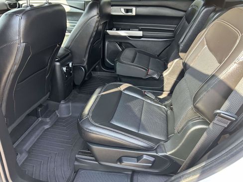 Used 2022 Ford Explorer Limited w/ Equipment Group 301A RWD image 16