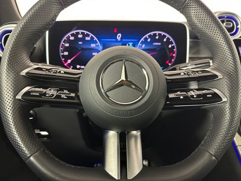 Used 2025 Mercedes-Benz GLC 300 4MATIC image 23