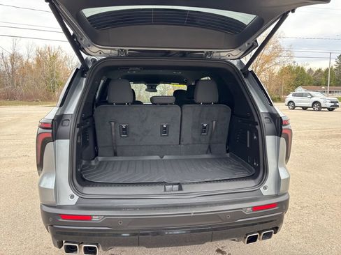 Used 2024 Chevrolet Traverse LT w/ Midnight/Sport Edition FWD image 26