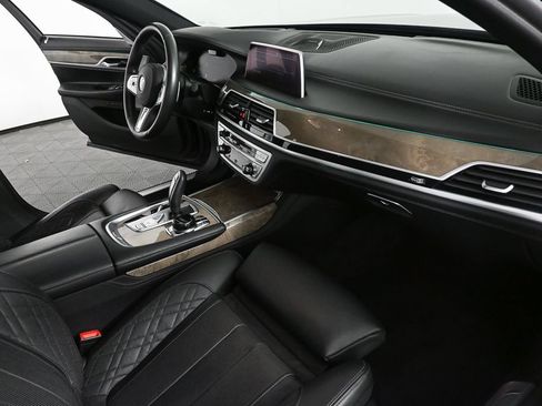 Used 2020 BMW 750i xDrive w/ Executive Package AWD/4WD image 21